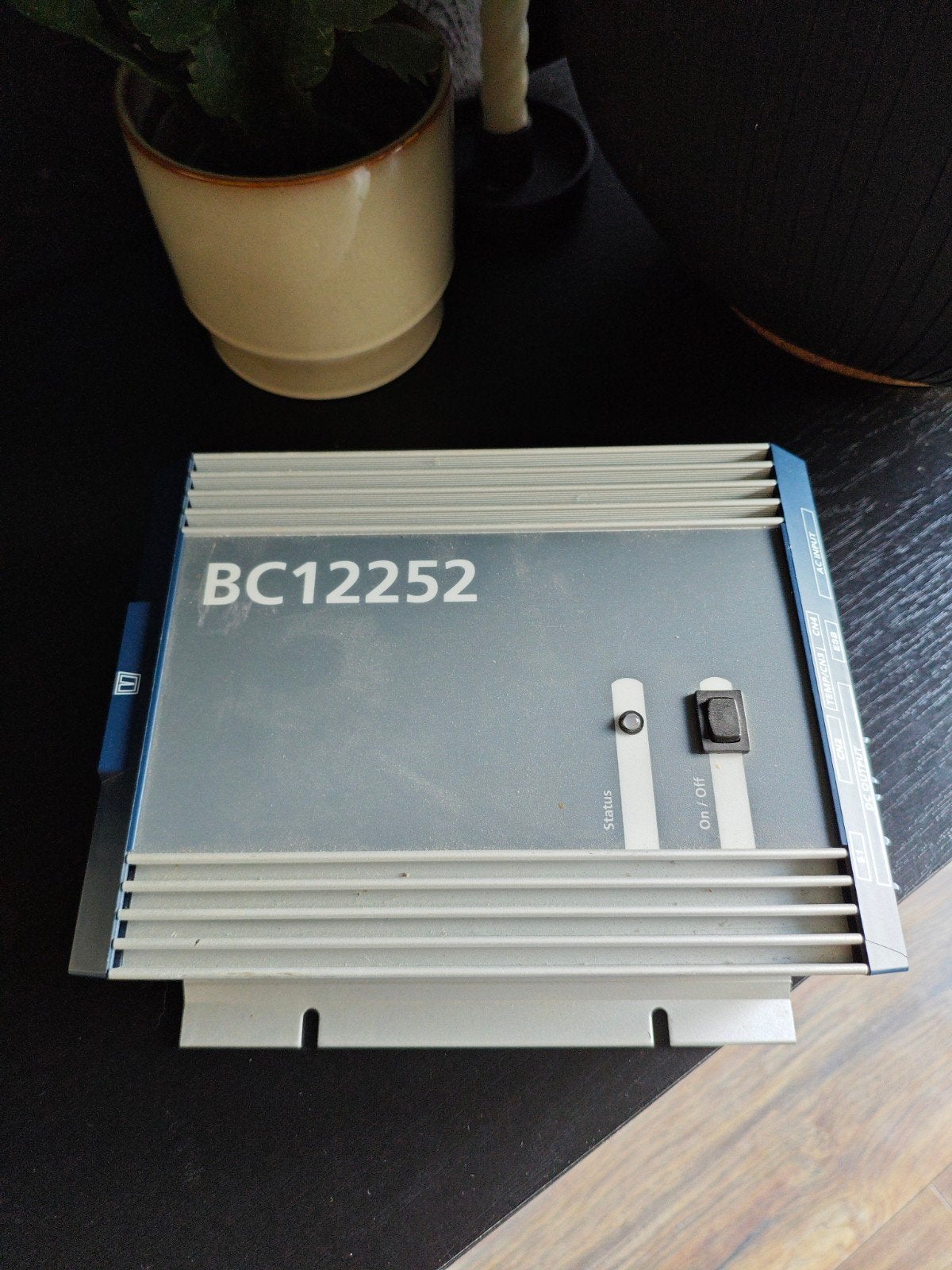 Mastervolt BC12252 acculader - Werkend uit schip gehaald, Ophalen of Verzenden, Gebruikt, Motor en Techniek