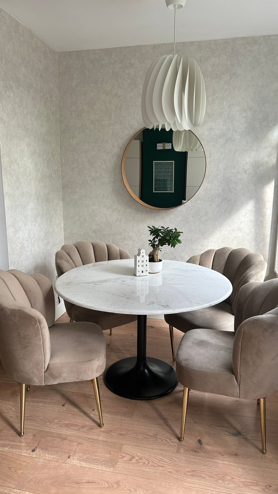Luxury round marble table