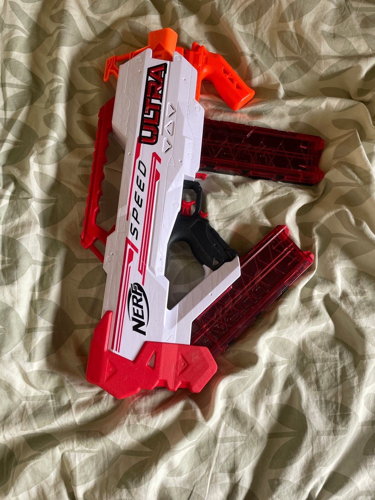 Nerf Ultra Speed Blaster met 2 magazijnen en pijltjes, Ophalen, Zo goed als nieuw