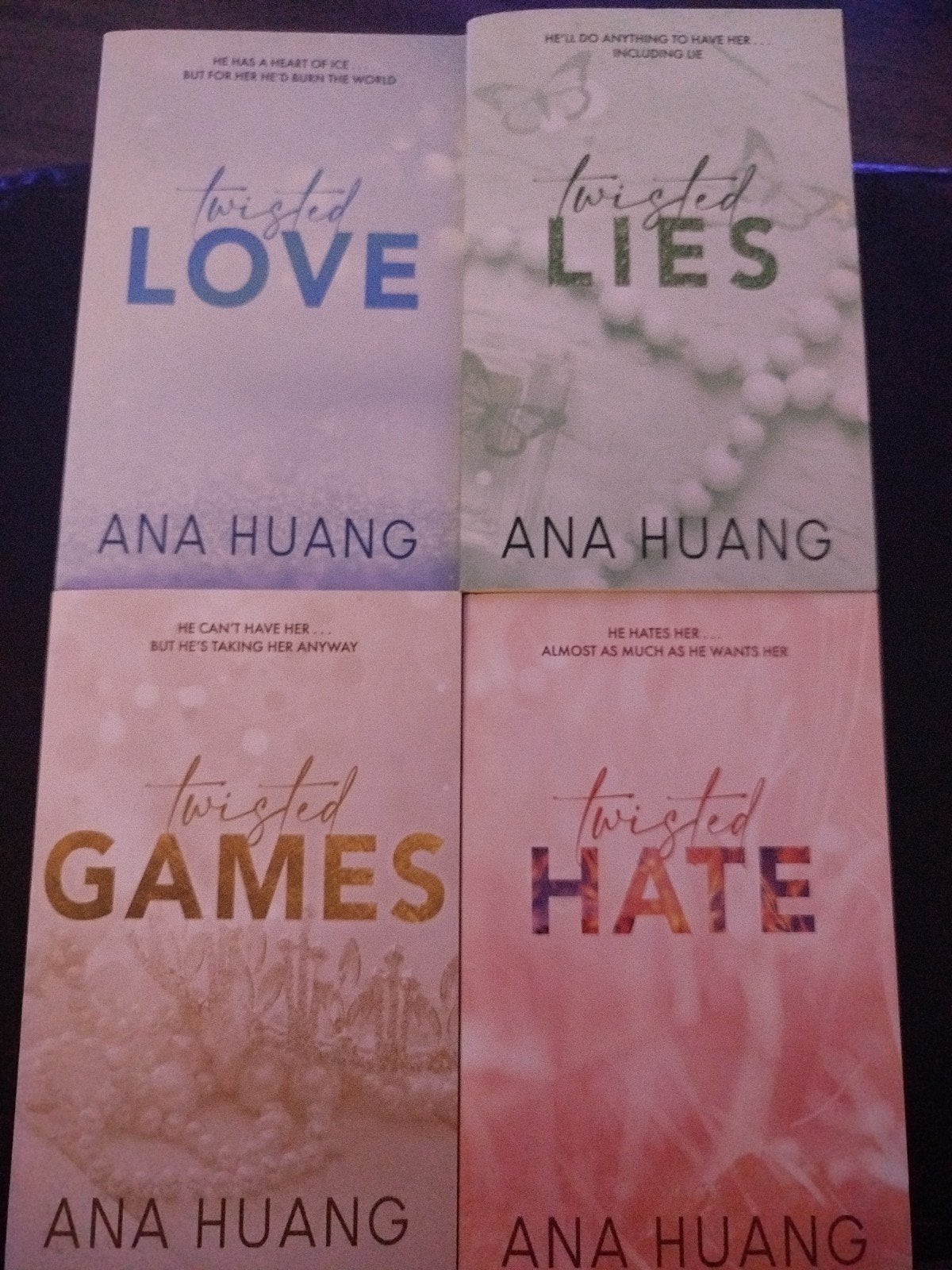 THE TWISTED SERIE COMPLEET ANA HUANG, Boeken, Romans, Europa overig, Ophalen of Verzenden, Zo goed als nieuw, Ana Huang