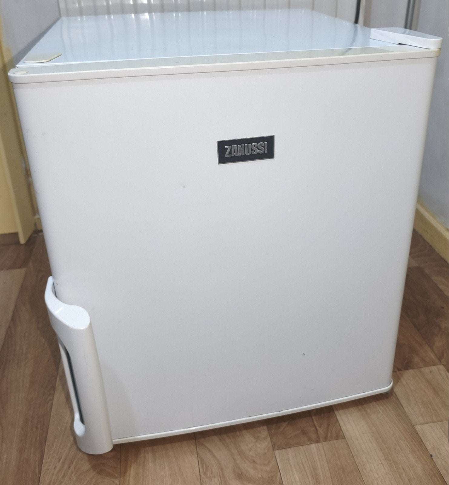 Compacte A++ mini vriezer in uitstekende staat werkt super., Gebruikt, Minder dan 85 cm, Minder dan 60 cm, Energieklasse A of zuiniger