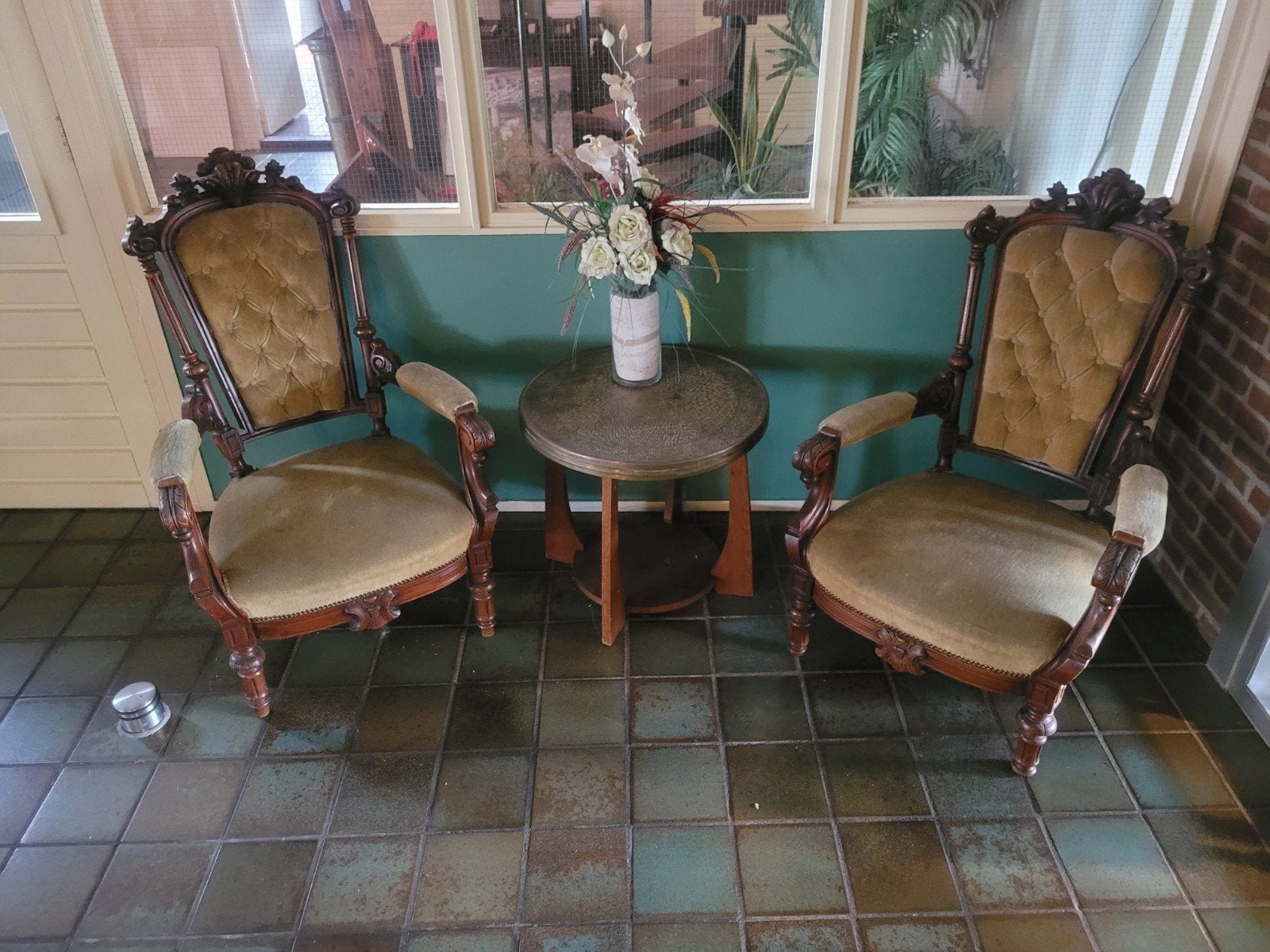 Biedermeier fauteuils en tafel, Ophalen