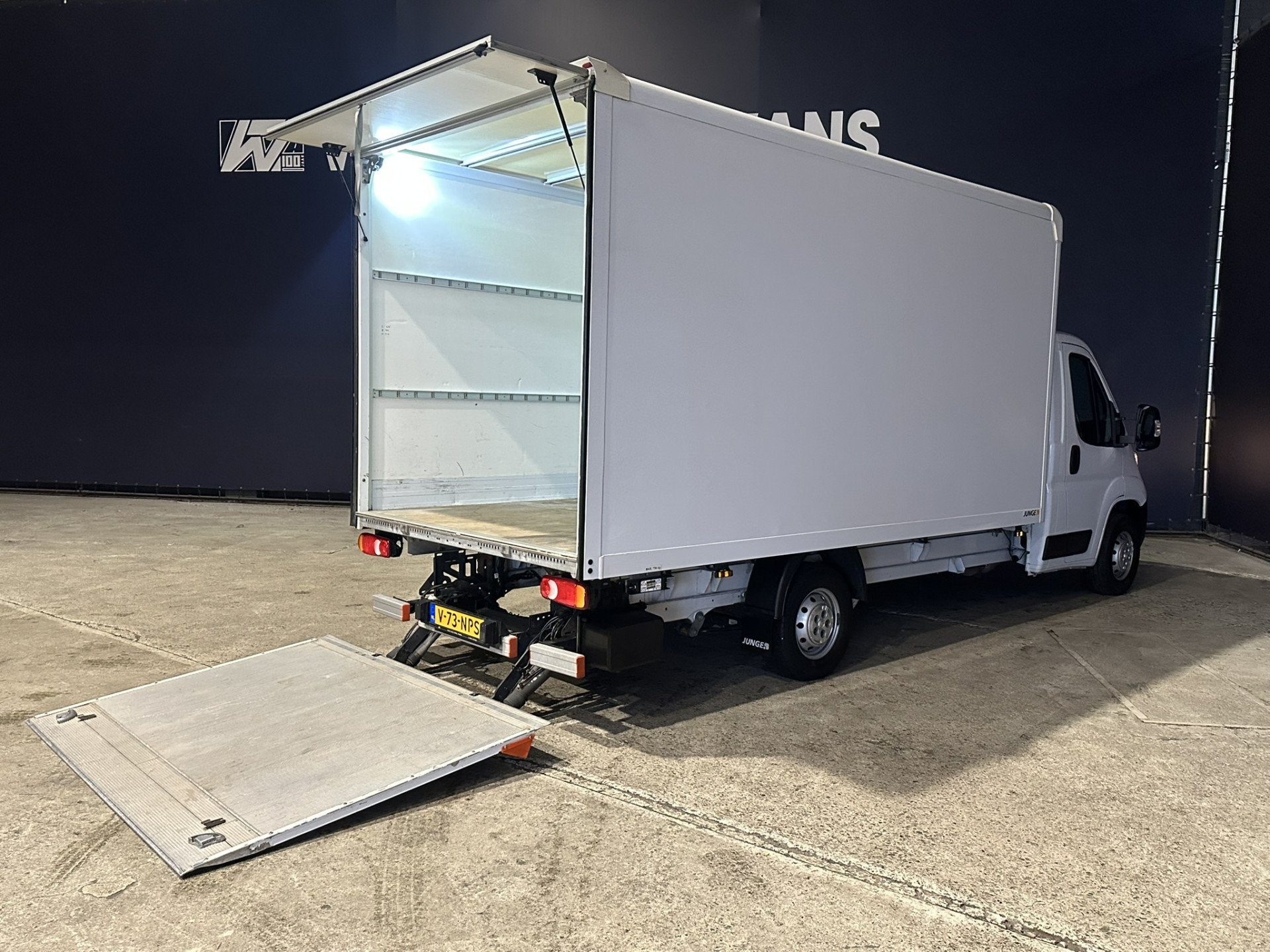 Peugeot Boxer 2.2 BlueHDi 141pk Bakwagen 436cm Lang Laadklep, Voorwielaandrijving, Stof, Gebruikt, 4 cilinders