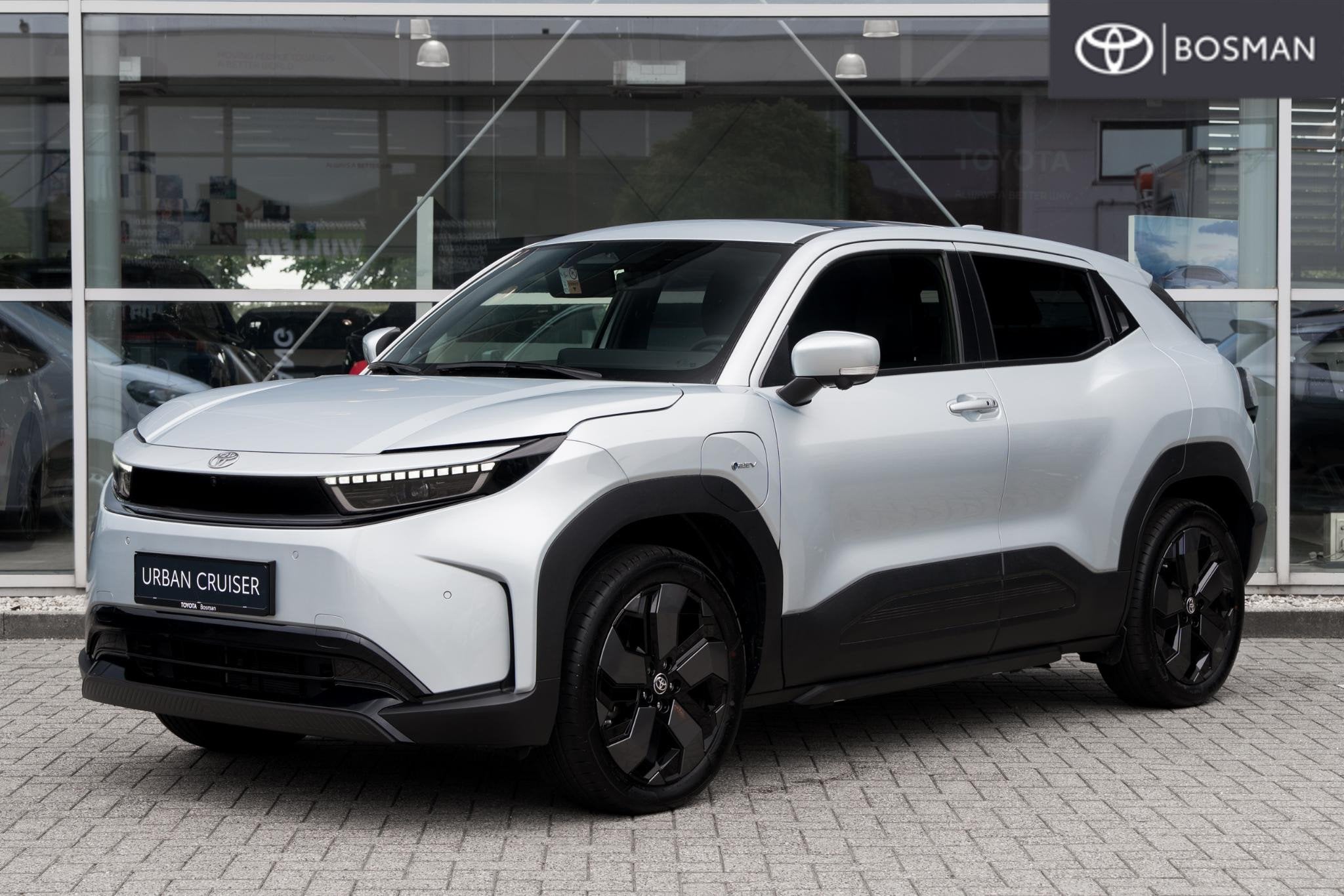 Toyota Urban Cruiser Executive 61 kWh, Auto's, Gebruikt, Leder en Stof, 360 min, Urban Cruiser