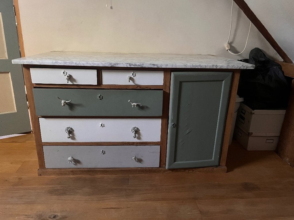 Gerestylede commode met echt marmeren blad & dino knopjes, Gebruikt, 50 tot 70 cm, 100 cm of meer, Ophalen