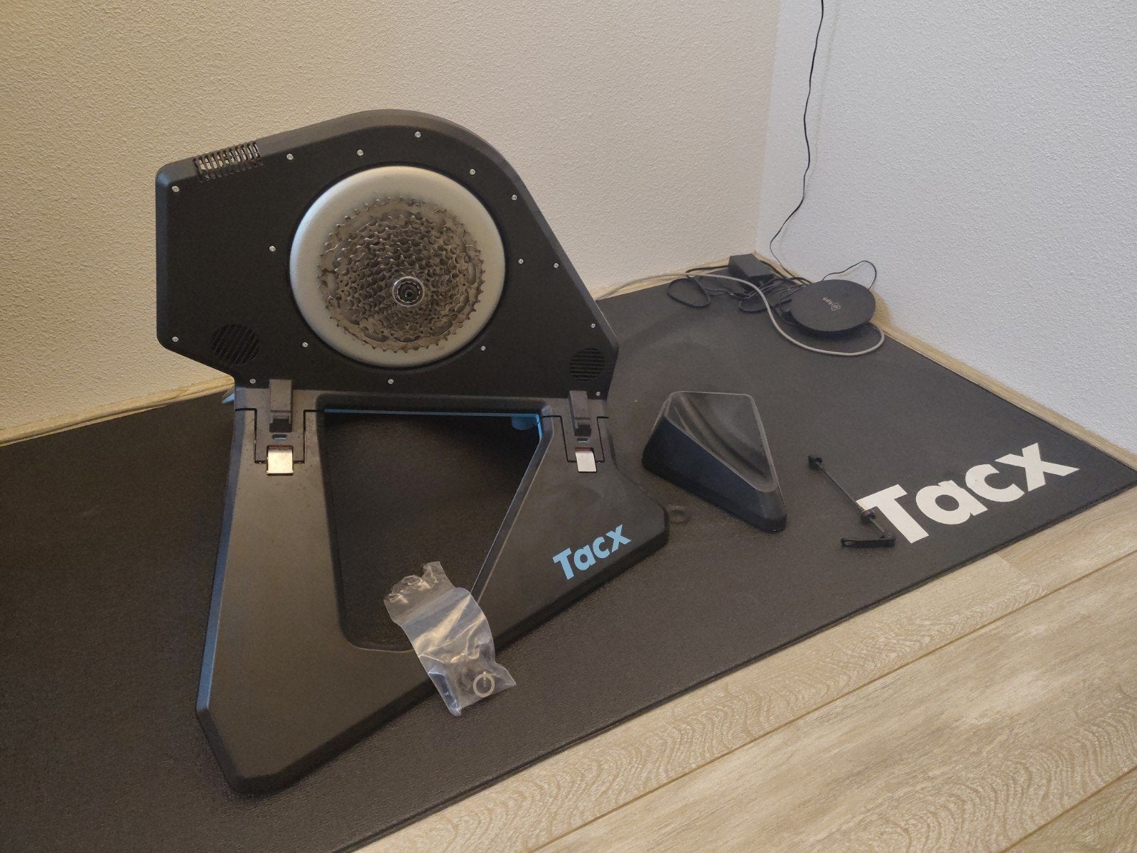 Tacx Neo 2 Smart fietstrainer + trainermat, Sport en Fitness, Ophalen, Zo goed als nieuw, Overige typen