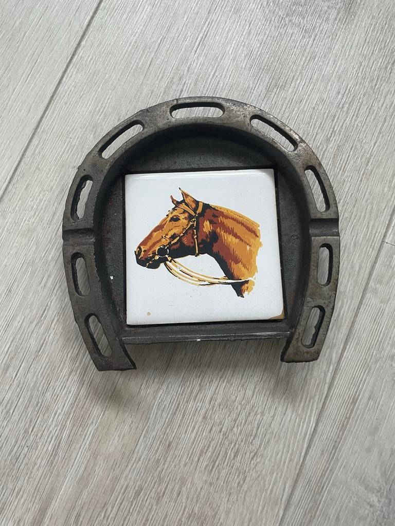 Vintage hoefijzer asbak met paardenkop tegel, Ophalen of Verzenden