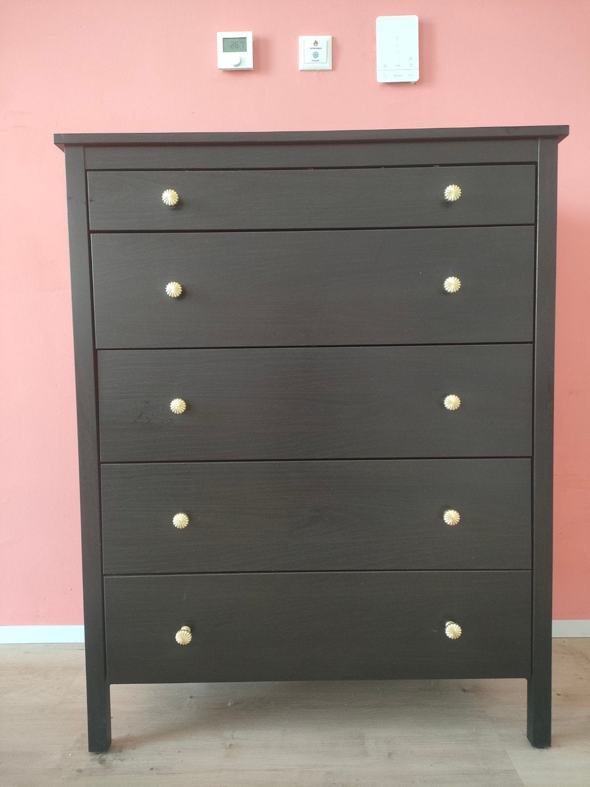 IKEA HEMNES ladekast met gouden knoppen, Huis en Inrichting, Kasten | Ladekasten, Ophalen, Gebruikt, Grenenhout, 5 laden of meer
