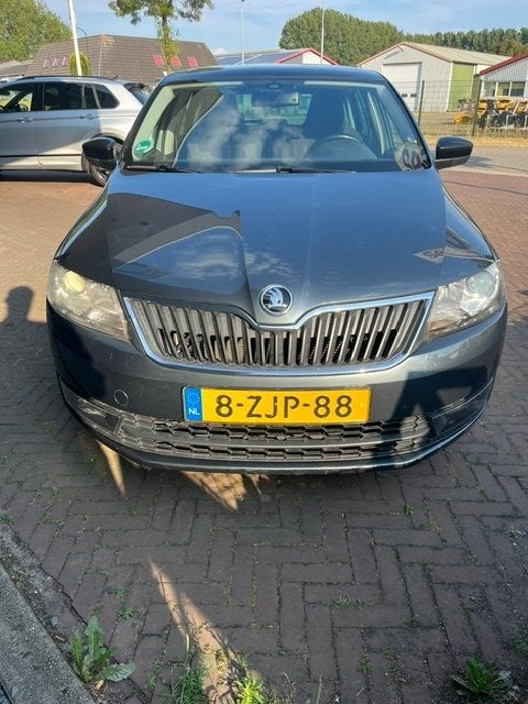 Skoda Rapid 1.2 TSI greentech Ambition / panoramdak/trekhaak, Voorwielaandrijving, Stof, Zwart, 4 cilinders