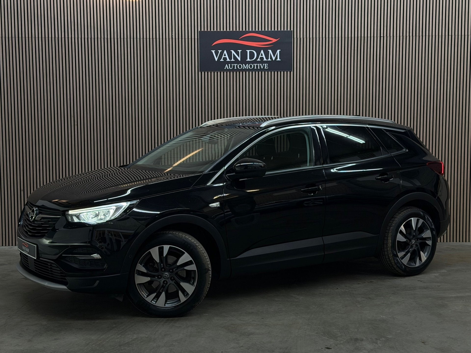Opel Grandland X 1.2 Turbo Innovation 2020 LED TREKHAAK CAME, Stof, 1199 cc, Zwart, Bedrijf