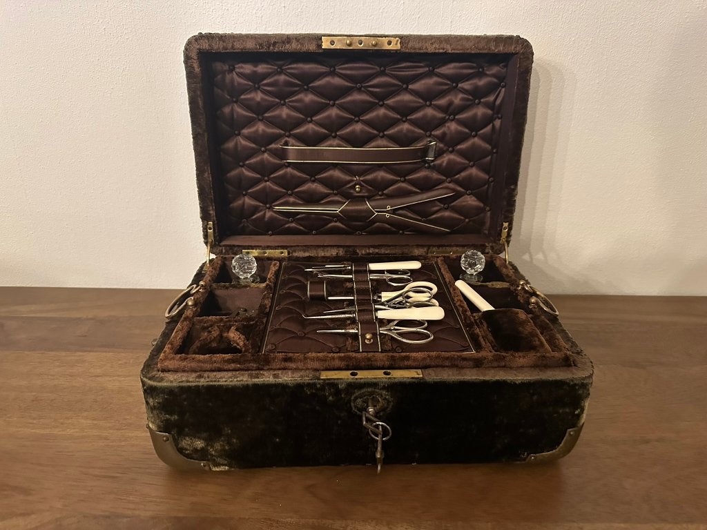 Antieke 19e-Eeuwse Toiletdoos J. Zóbel Manila (Parfumerie), Huis en Inrichting, Woonaccessoires | Kisten, Ophalen of Verzenden