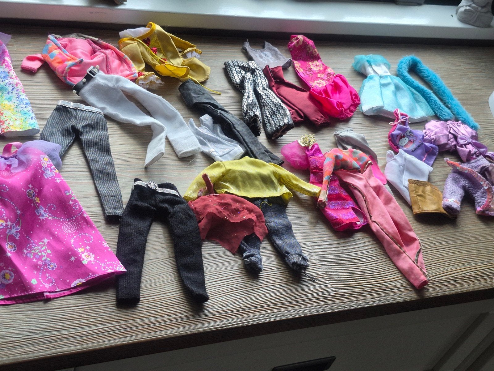 Barbie kleding 25stuksVaste prijs€15euro, Verzenden, Barbie