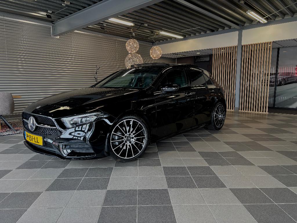 Mercedes-Benz A-Klasse A 180 Night Edition 2022 [BTW], 136 pk, 4 cilinders, Zwart, Origineel Nederlands