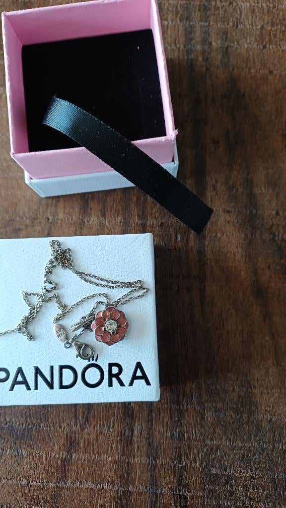 Pandora zilveren ketting met bloemenhanger, nieuw., Verstelbaar, Nieuw, Ophalen of Verzenden, Zilver