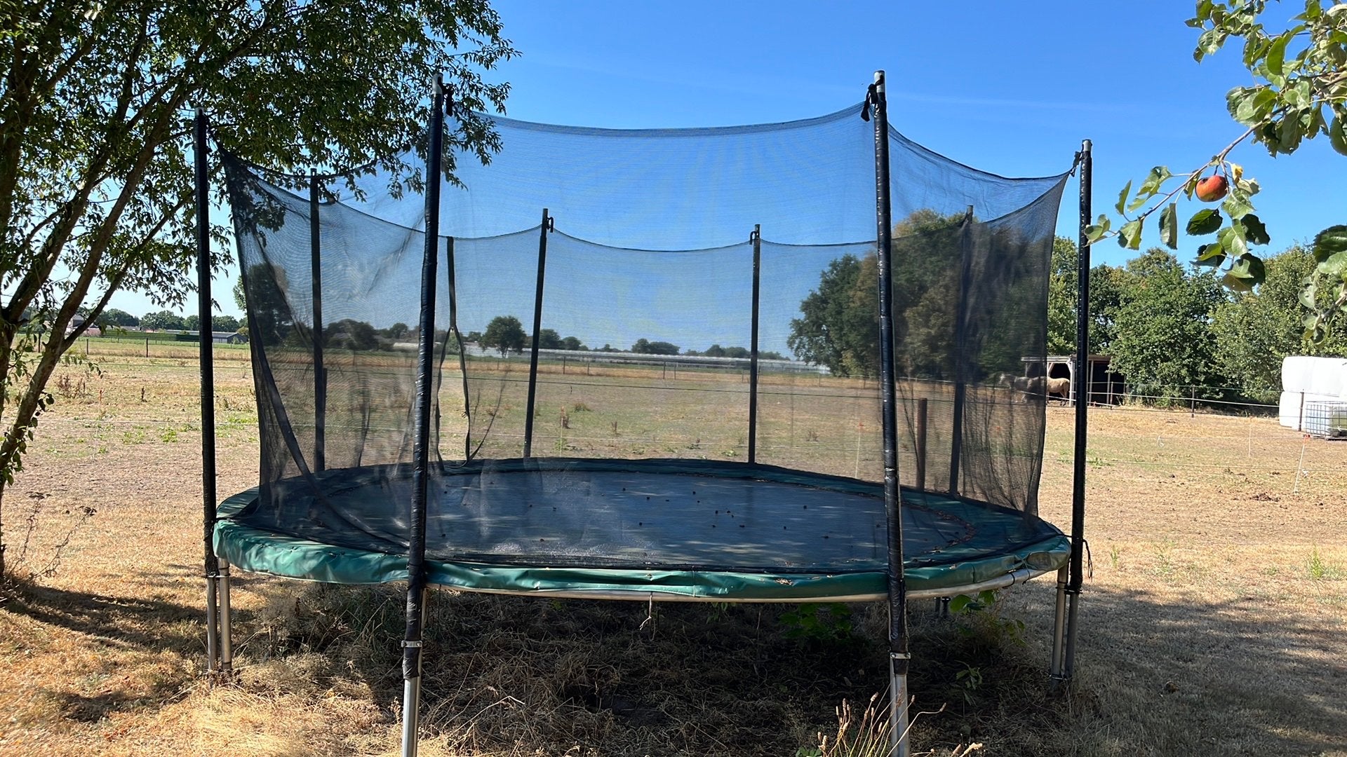 Gratis trampoline met nieuw net / gratis oud ijzer, Ophalen, Zo goed als nieuw