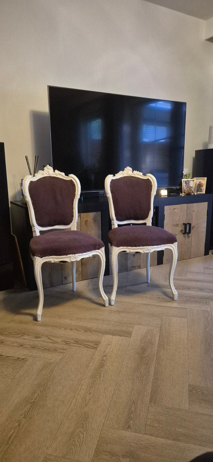 Set van 2 Barok stoelen - Wit met paarse bekleding in zgs, Ophalen