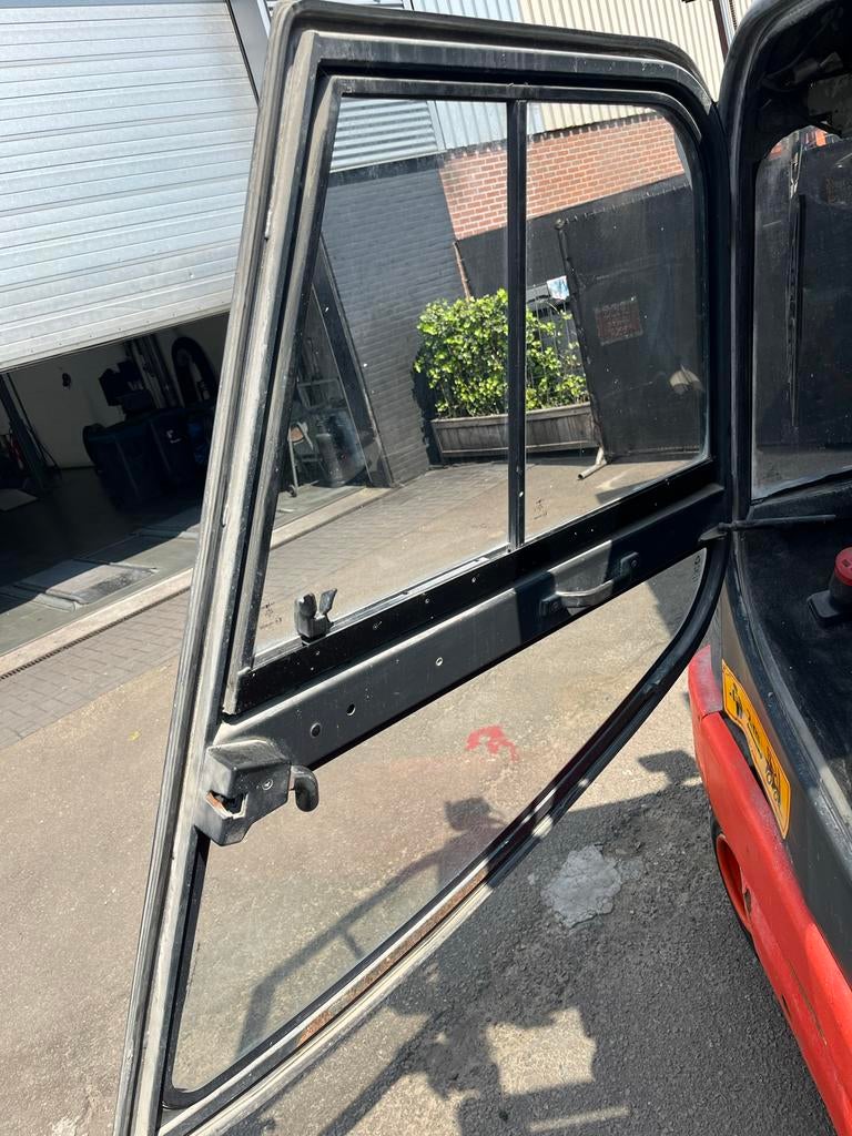 Linde 30 Rechter Deur - Heftruck Onderdeel, Ophalen