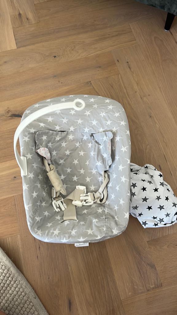 Stokke Tripp Trapp Newborn Set met 2 hoezen en speelboog, Kinderen en Baby's, Kinderstoelen, Ophalen, Overige typen, Gordel(s)