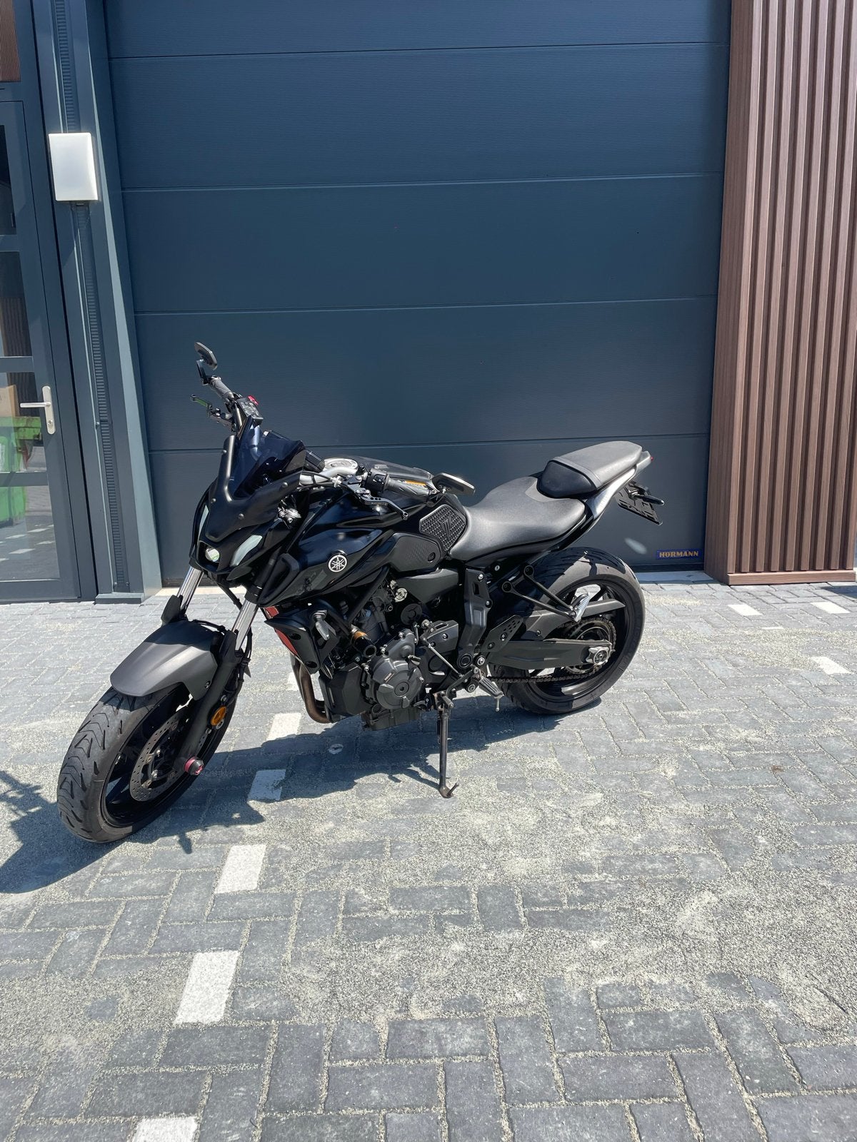 Yamaha MT-07 35kw Tech Black 2022 | Weinig km | Veel extra's, Motoren, 2 cilinders, Sportuitlaat, Gebruikt, Particulier