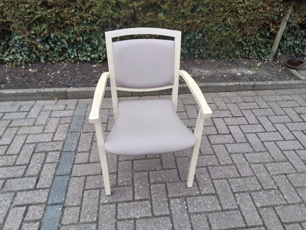 Senior eetkamerstoel, Huis en Inrichting, Stoelen, Overige kleuren, Zo goed als nieuw, Eén, Hout