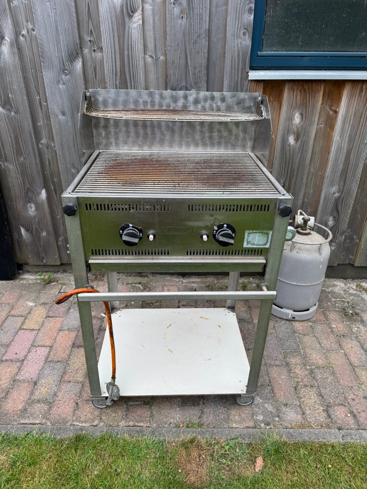 Hendi gasbarbecue met onderstel, Ophalen, Gebruikt