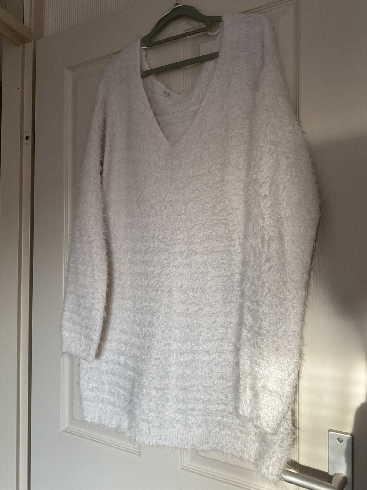 Heerlijke witte fluffy trui( Mt 42/44), Ophalen of Verzenden, Zo goed als nieuw, Maat 42/44 (L), Wit