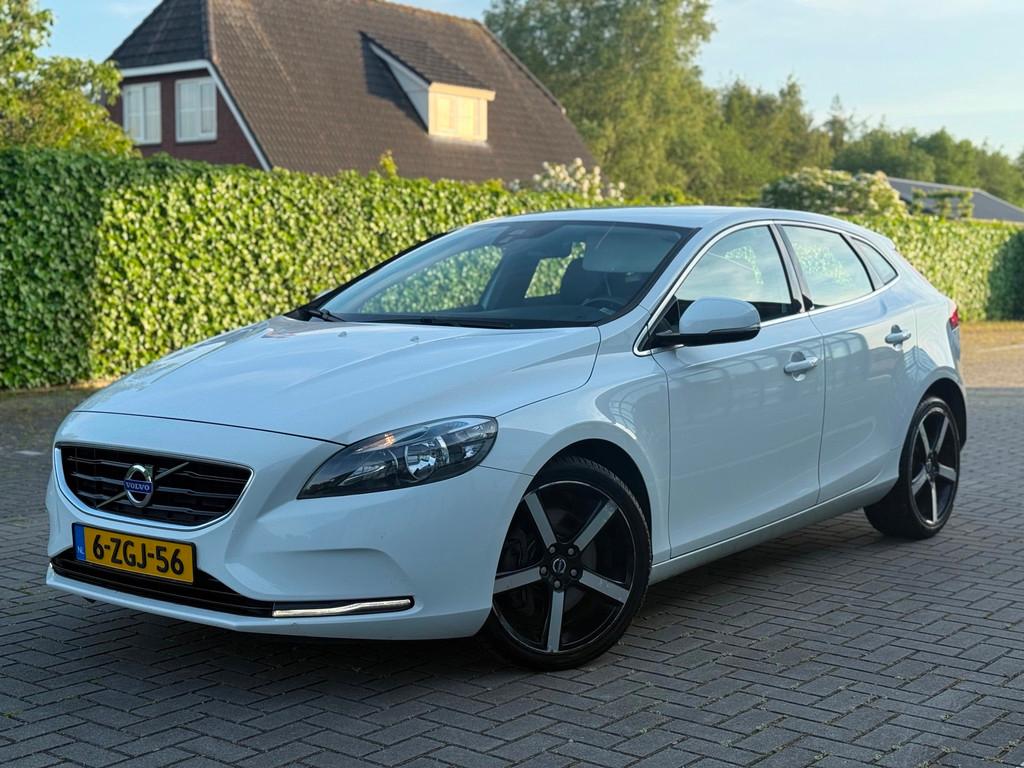 Volvo V40 2.0 D4 Summum Business Airco Cruise PDC Leder Navi, Auto's, Volvo, Voorwielaandrijving, Euro 5, Gebruikt, Zwart