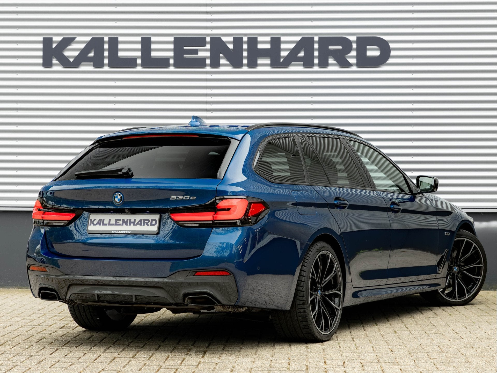 BMW 5 Serie Touring 530e M-Sport Pro - Pano - Active Steerin, Gebruikt, Euro 6, 4 cilinders, Blauw