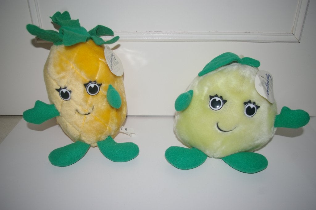 Vier nieuwe fruitknuffels. Aardbei, ananas, appel, perzik, Ophalen of Verzenden, Nieuw, Overige typen