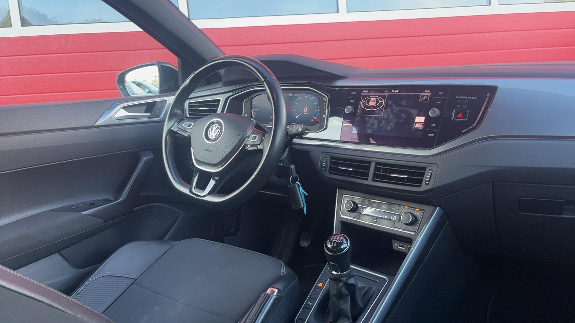 Volkswagen Polo 1.0 TSI Highline R-LINE / VIRTUAL / CLIMA /, Auto's, Voorwielaandrijving, Stof, Euro 6, Zwart