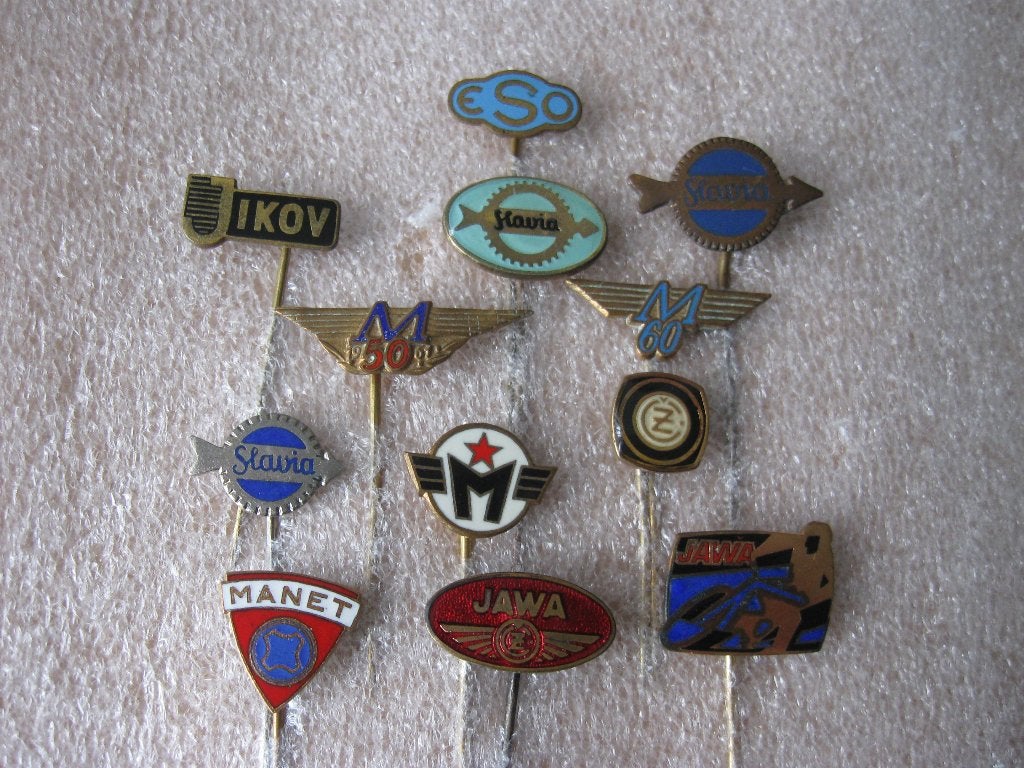 12 Mooie Oude MOTOREN  spelden o.a. JAWA-CZ-ESO-MANET-JIKOV, Verzenden