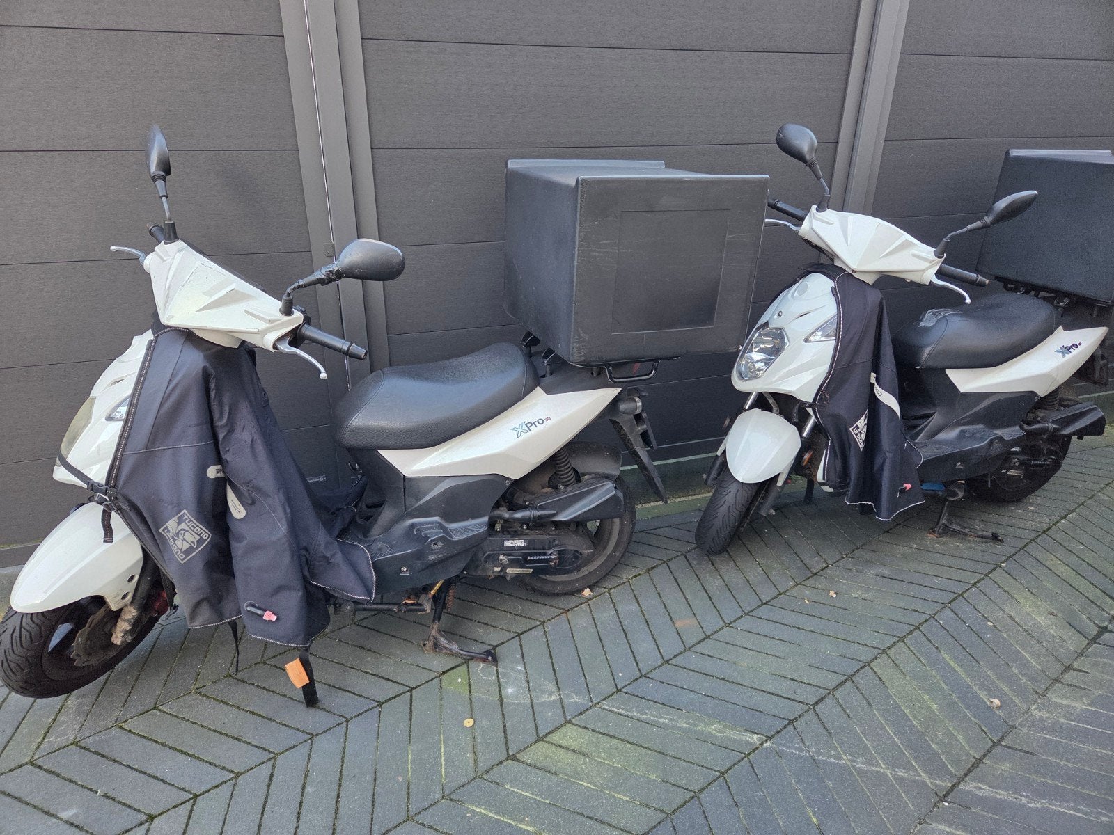 Twee Sym X Pro scooters met topkoffer beenkleed, Fietsen en Brommers, Gebruikt, Maximaal 45 km/u, Ophalen of Verzenden, Benzine