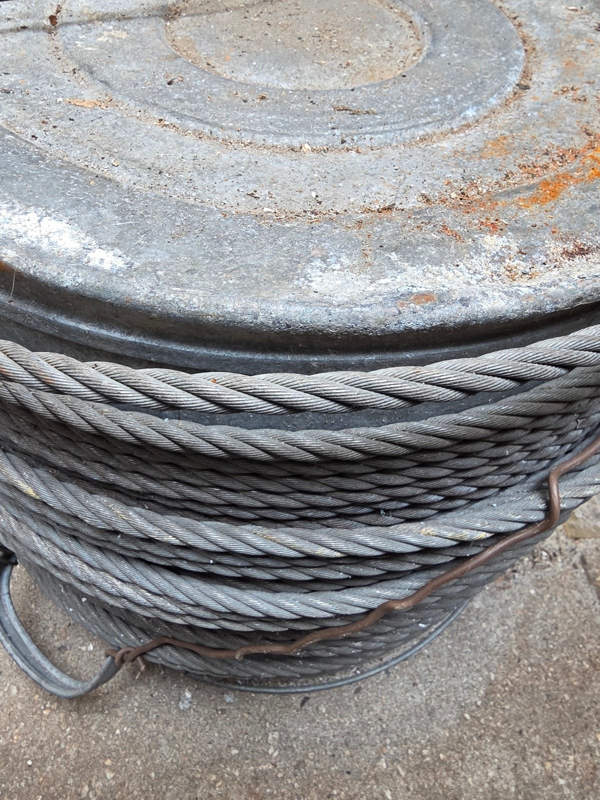 Stalen kabel op haspel met haak, Ophalen, Gebruikt