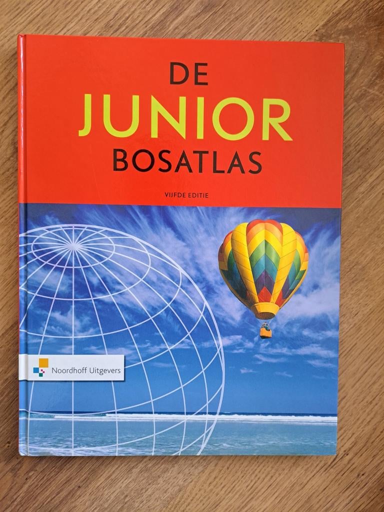 Junior bos atlas, Boeken, Atlassen en Landkaarten, Ophalen, Bosatlas, 2000 tot heden, Zo goed als nieuw