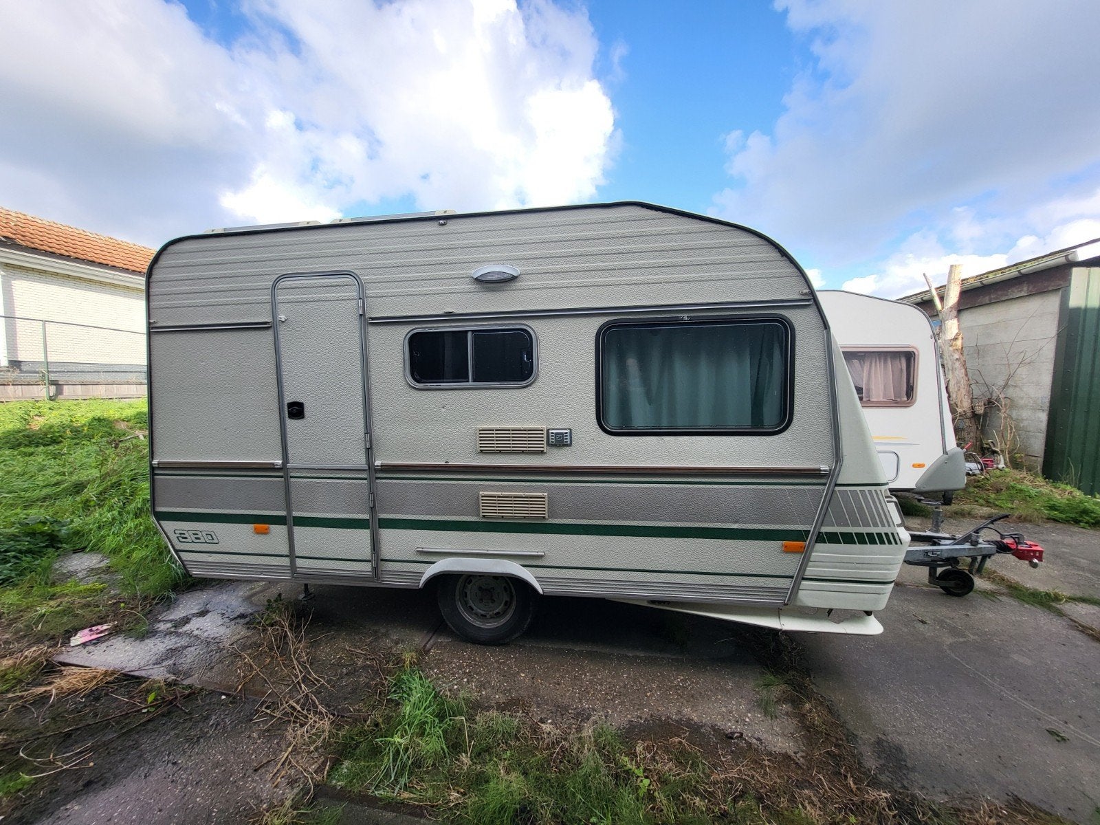 caravan - chateau le car 380 met zonnepanelen, Chateau, Dwarsbed, Kleine zit, 750 - 1000 kg