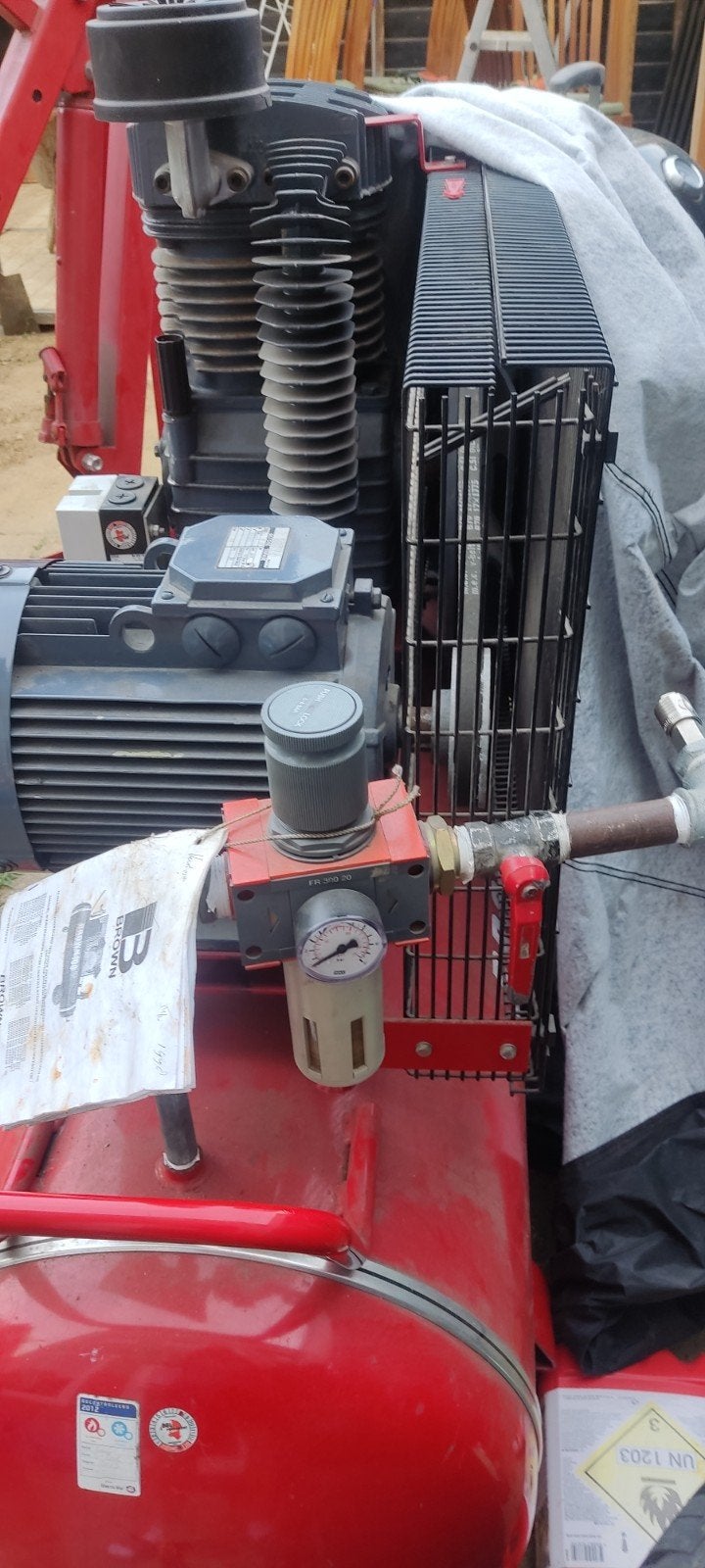 BROWN 300 Kompressor - Krachtige Industriële Luchtcompressor, Doe-het-zelf en Verbouw, Compressors, Gebruikt, Mobiel, 10 bar of meer