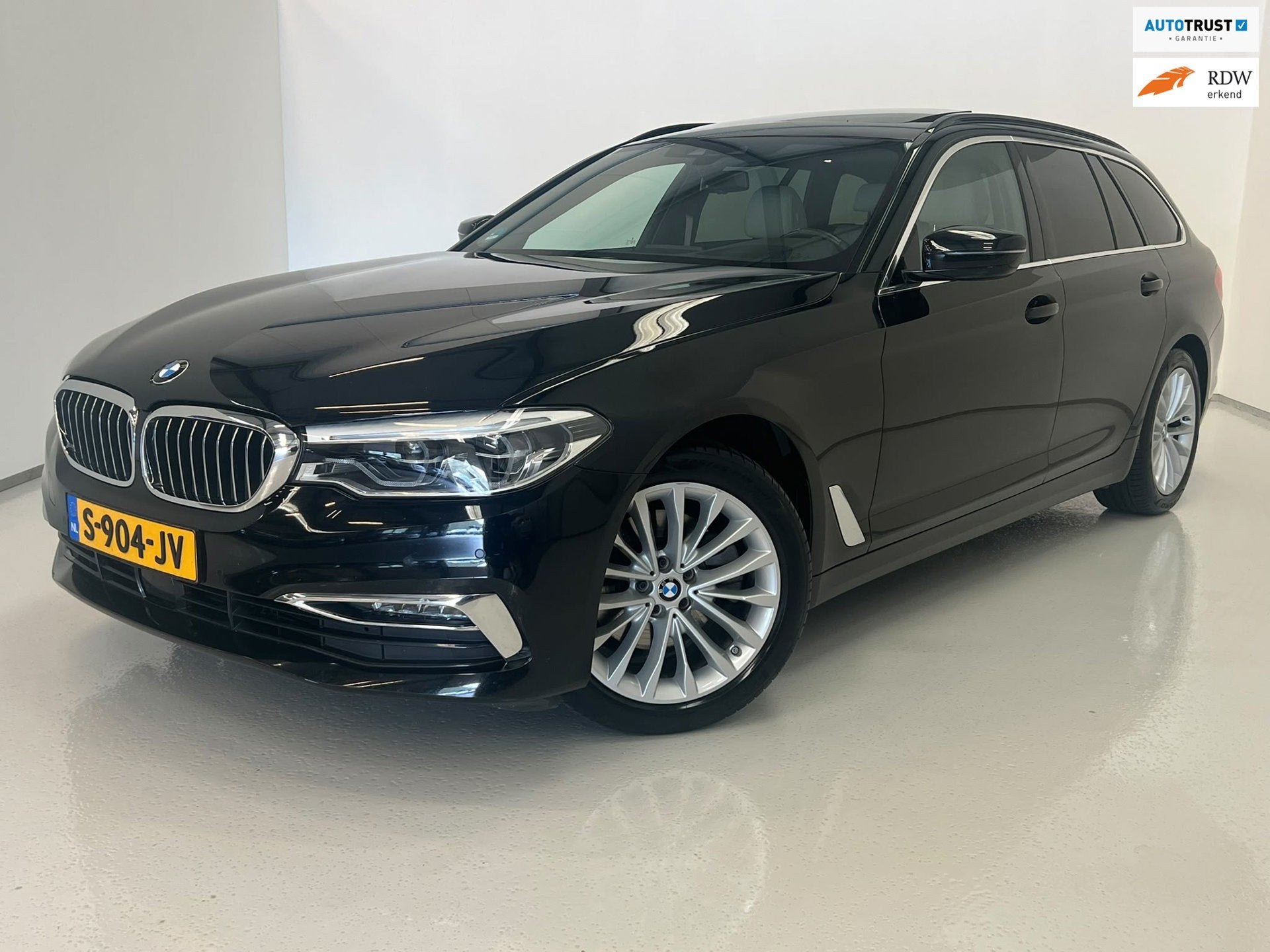 BMW 5-serie Touring 520d High Executive / Pano / HUD / ACC, Auto's, BMW, Automaat, Achterwielaandrijving, 2000 kg, Leder
