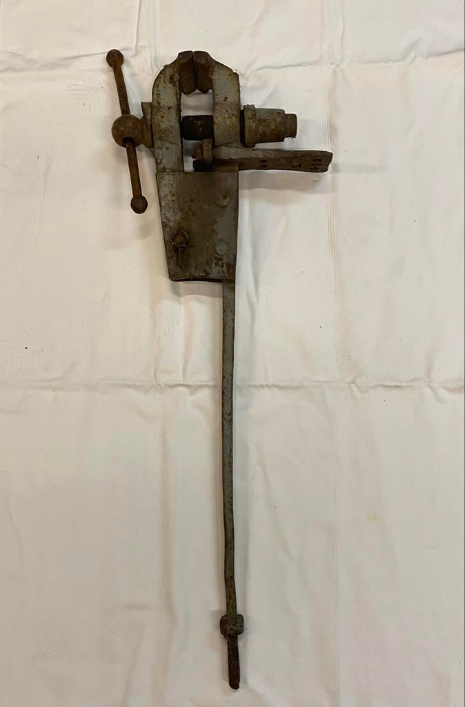 Oude  staartbankschroef, Antiek en Kunst, Ophalen