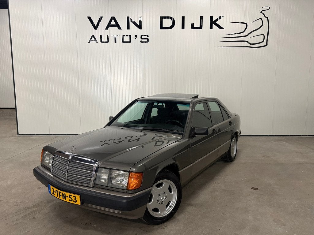 Mercedes-Benz 190-serie 1.8 E W201 Schuifdak Trekhaak Zeer n, Auto's, Mercedes-Benz, Zwart, 4 cilinders, 49 €/maand, Bedrijf