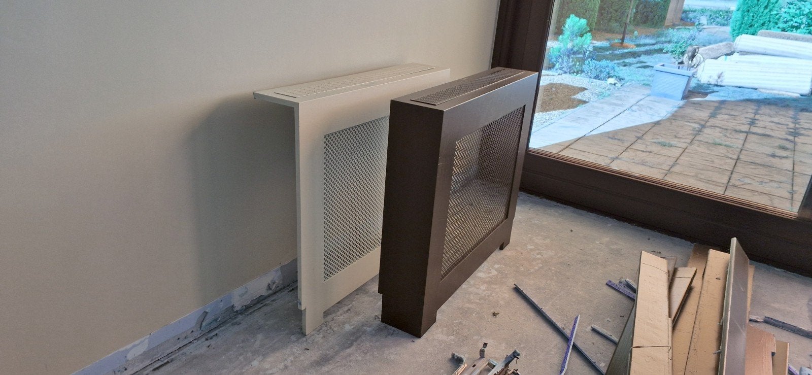 2 design radiatoren met ombouw, Ophalen, Zo goed als nieuw, Radiator, 30 tot 80 cm
