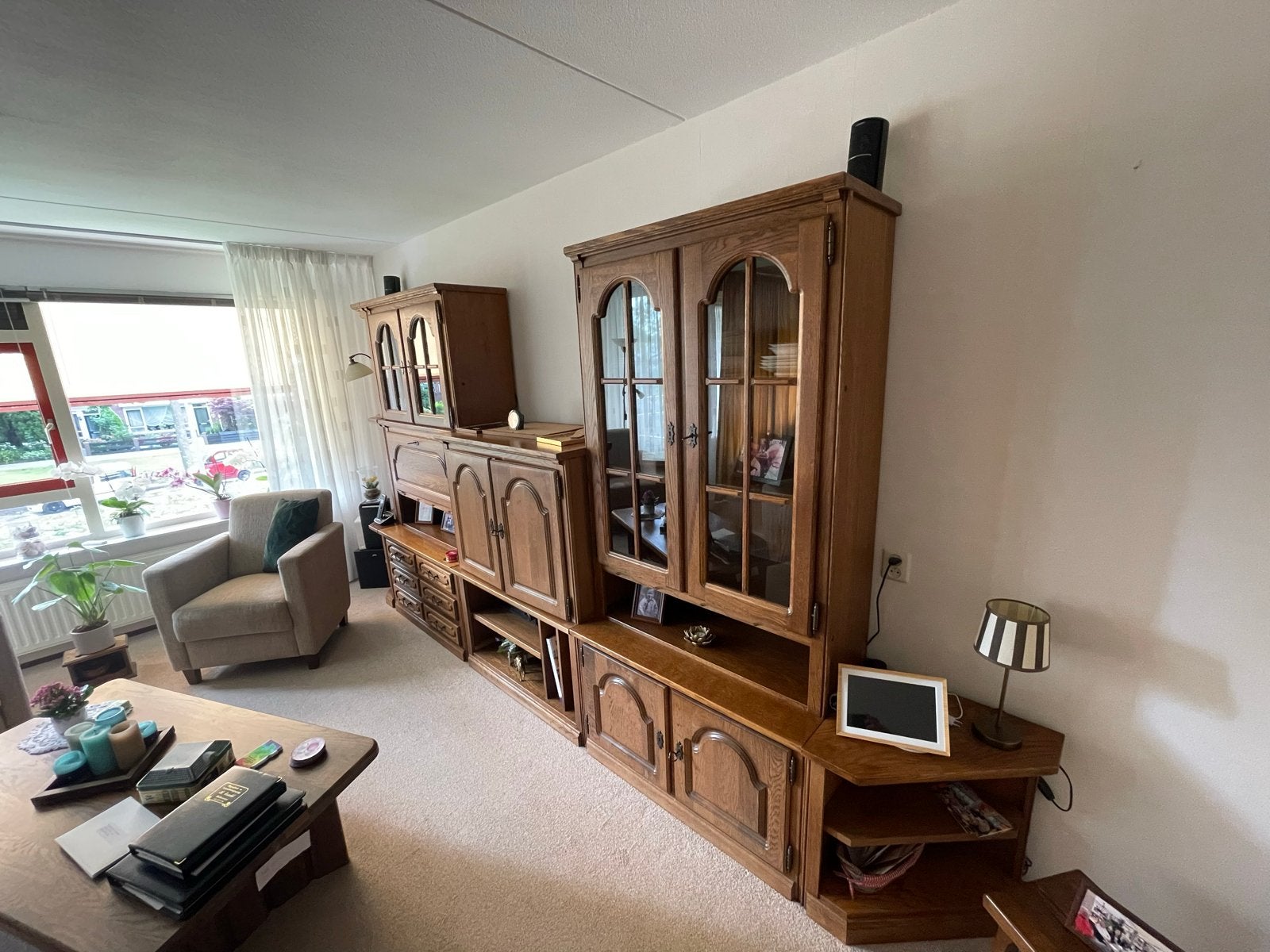Eikenhouten wandmeubel met vitrinekasten en bureau, Huis en Inrichting, Ophalen, Gebruikt, 200 cm of meer, Eikenhout