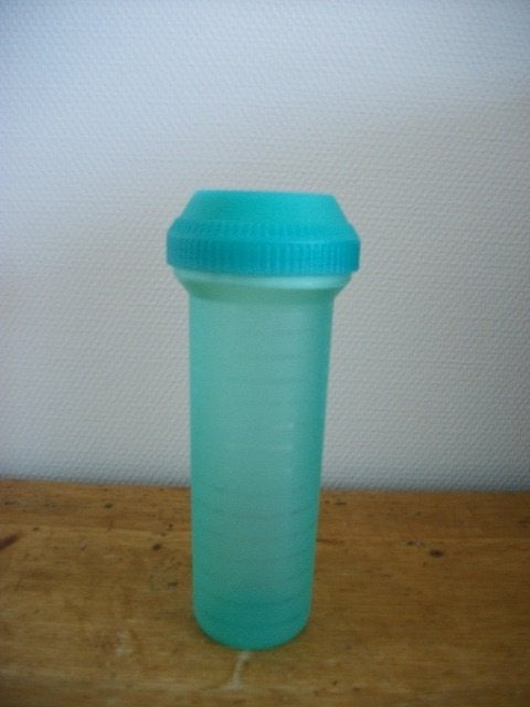 Tupperware Shaker ( groen, 700 ml ), Huis en Inrichting, Keuken | Tupperware, Ophalen of Verzenden, Gebruikt, Groen, Beker of Kan