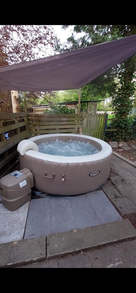 Intex Jacuzzi 6 persoons, Tuin en Terras, Bubbelbaden en Hottubs, Ophalen, Gebruikt, Filter, Opblaasbaar