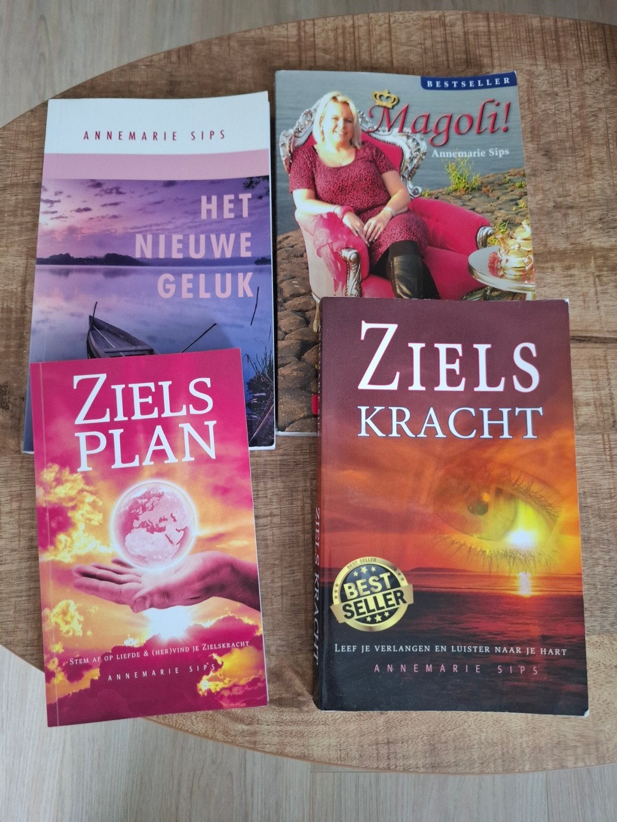 4x boeken Annemarie Sips, Gelezen, Spiritualiteit algemeen, Overige typen, Ophalen of Verzenden