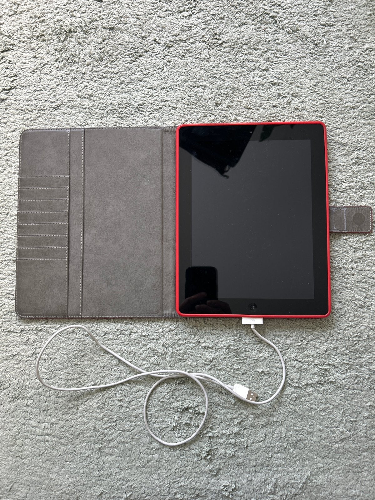 Apple iPad met rode rand en rode hoes, 10 inch, Gebruikt, Apple iPad, Zwart