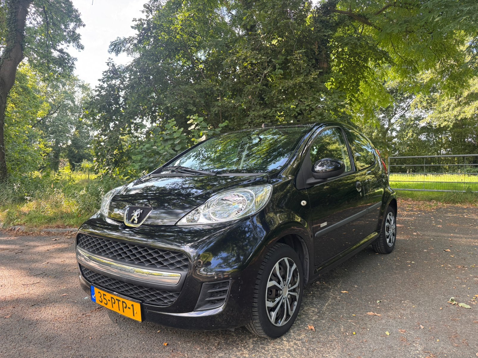 Peugeot 107 1.0 12V 5DR 2011 Zwart 1e eigenaar !, Auto's, Voorwielaandrijving, Stof, 4 stoelen, Origineel Nederlands