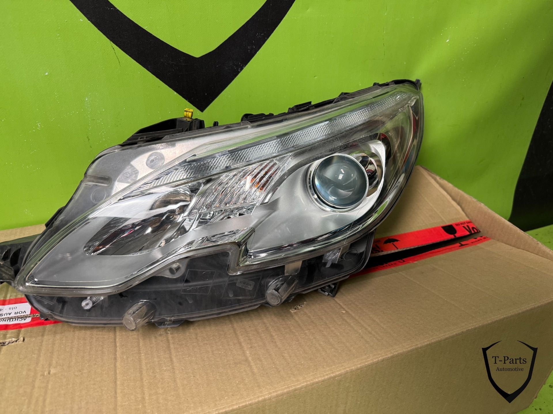 peugeot 2008 koplamp links 9815405780 lamp, Taurusavenue 1
2132 LS  Hoofddorp, NL, Gebruikt, Contact.group@renault.com, Stellantis N.V.