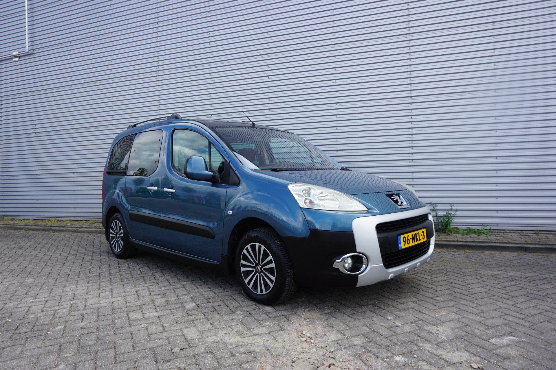 Peugeot Partner Tepee 1.6 Outdoor Climate / Pano / Parkeers, Voorwielaandrijving, Stof, 4 cilinders, Blauw