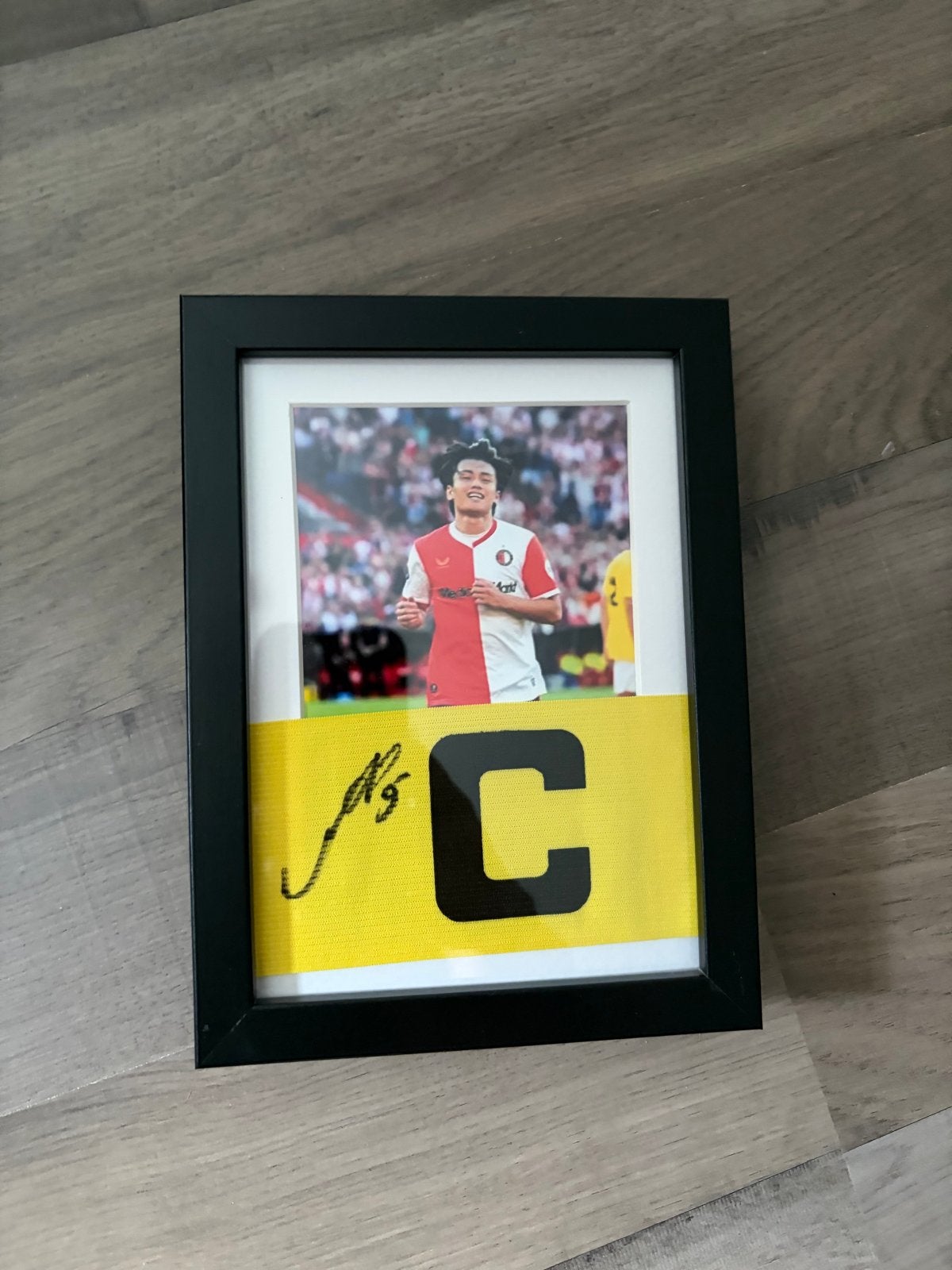 Gesigneerde aanvoerdersband Ueda Feyenoord + video, Ophalen of Verzenden, Zo goed als nieuw, Feyenoord, Overige typen