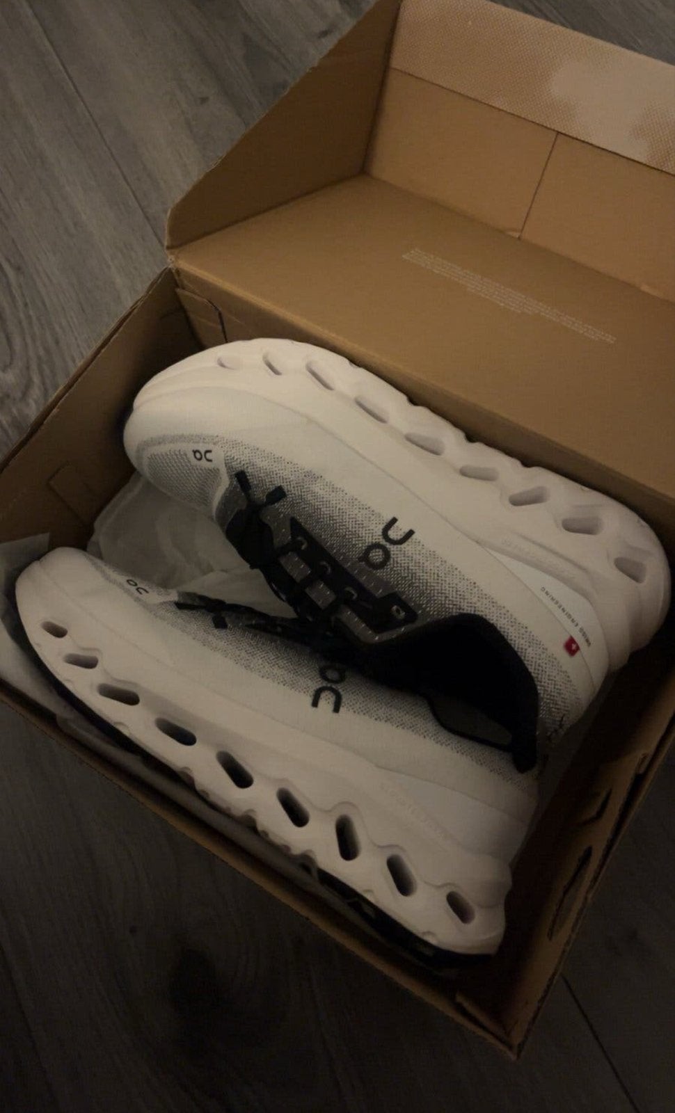 Maat 43. Nieuwe On Running Cloudmonster Sneakers - Wit/Zwart, Ophalen, Nieuw, Wit, Sneakers of Gympen